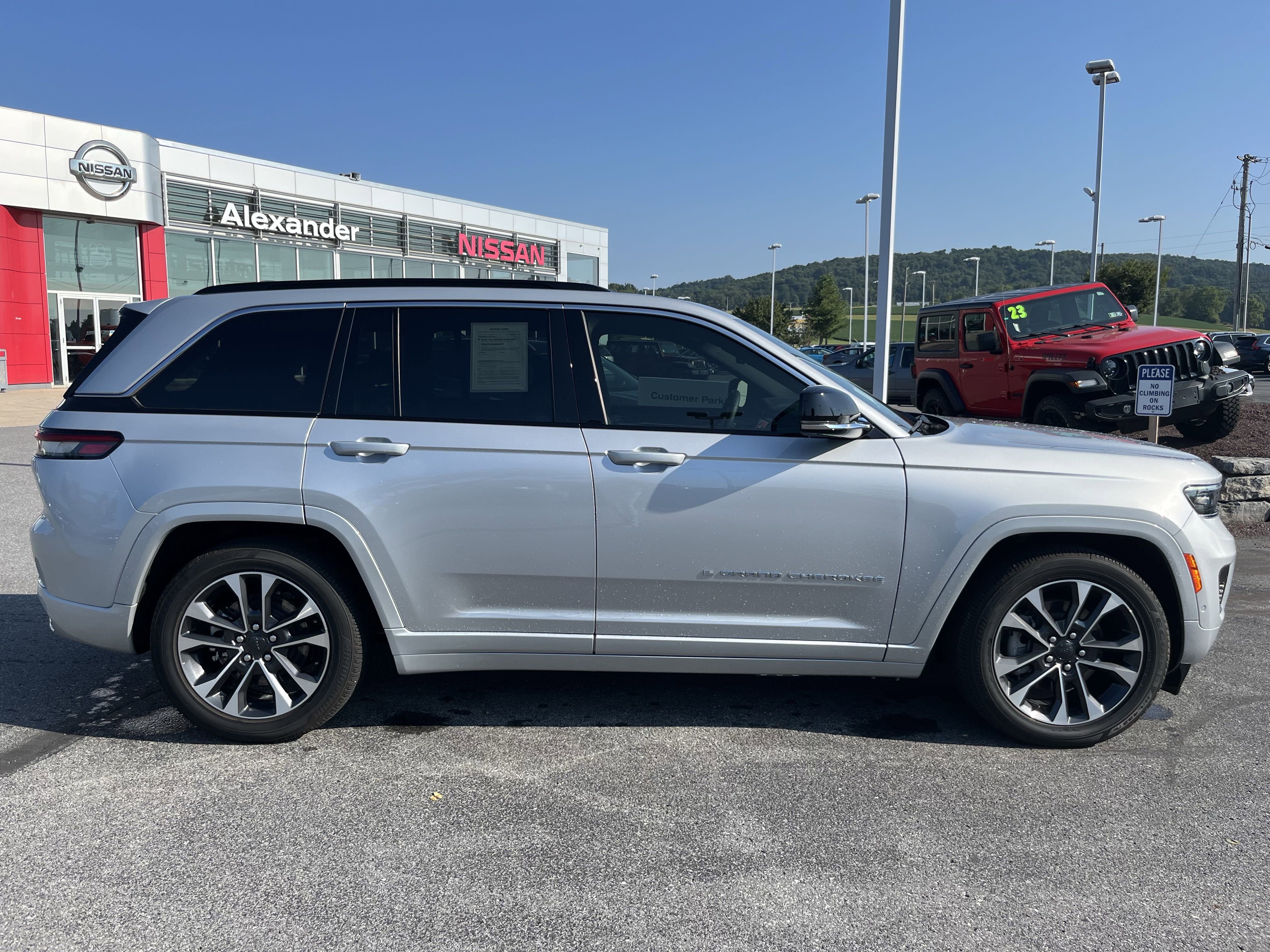 Used 2024 Jeep Grand Cherokee Overland w/ Advanced Protech Group III video 2