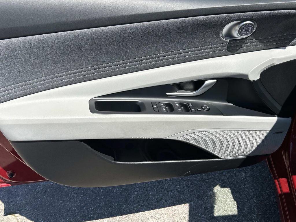 Certified 2025 Hyundai Elantra Limited w/ Cargo Package FWD image 16