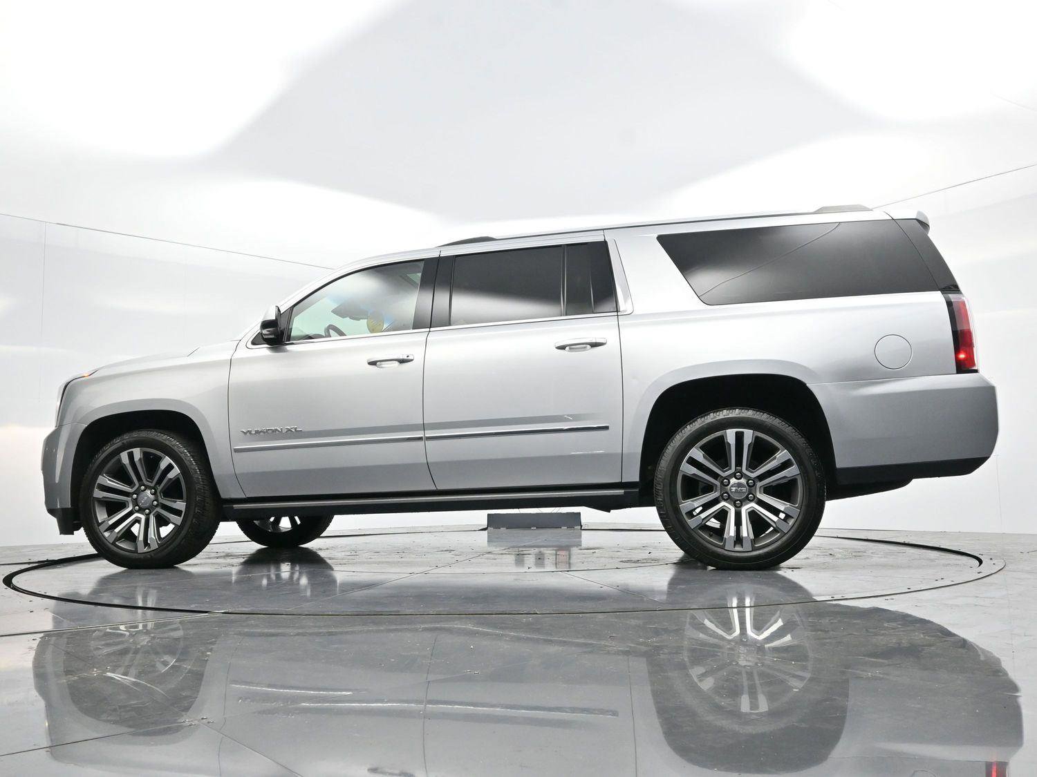 Used 2019 GMC Yukon XL Denali w/ Denali Ultimate Package AWD/4WD image 50