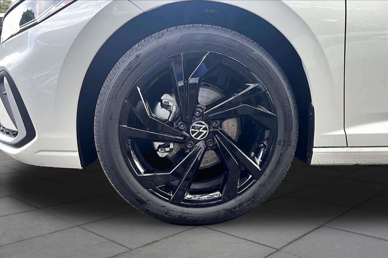 New 2027 Volkswagen Jetta SE FWD image 11