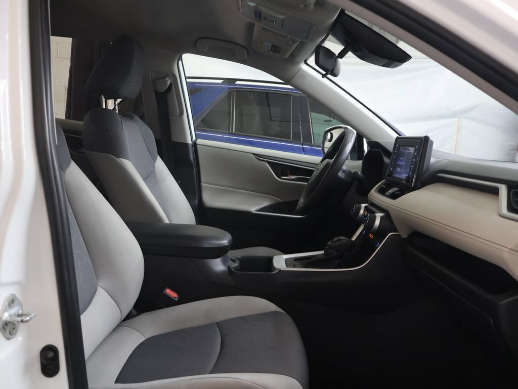 Used 2022 Toyota RAV4 XLE FWD image 9
