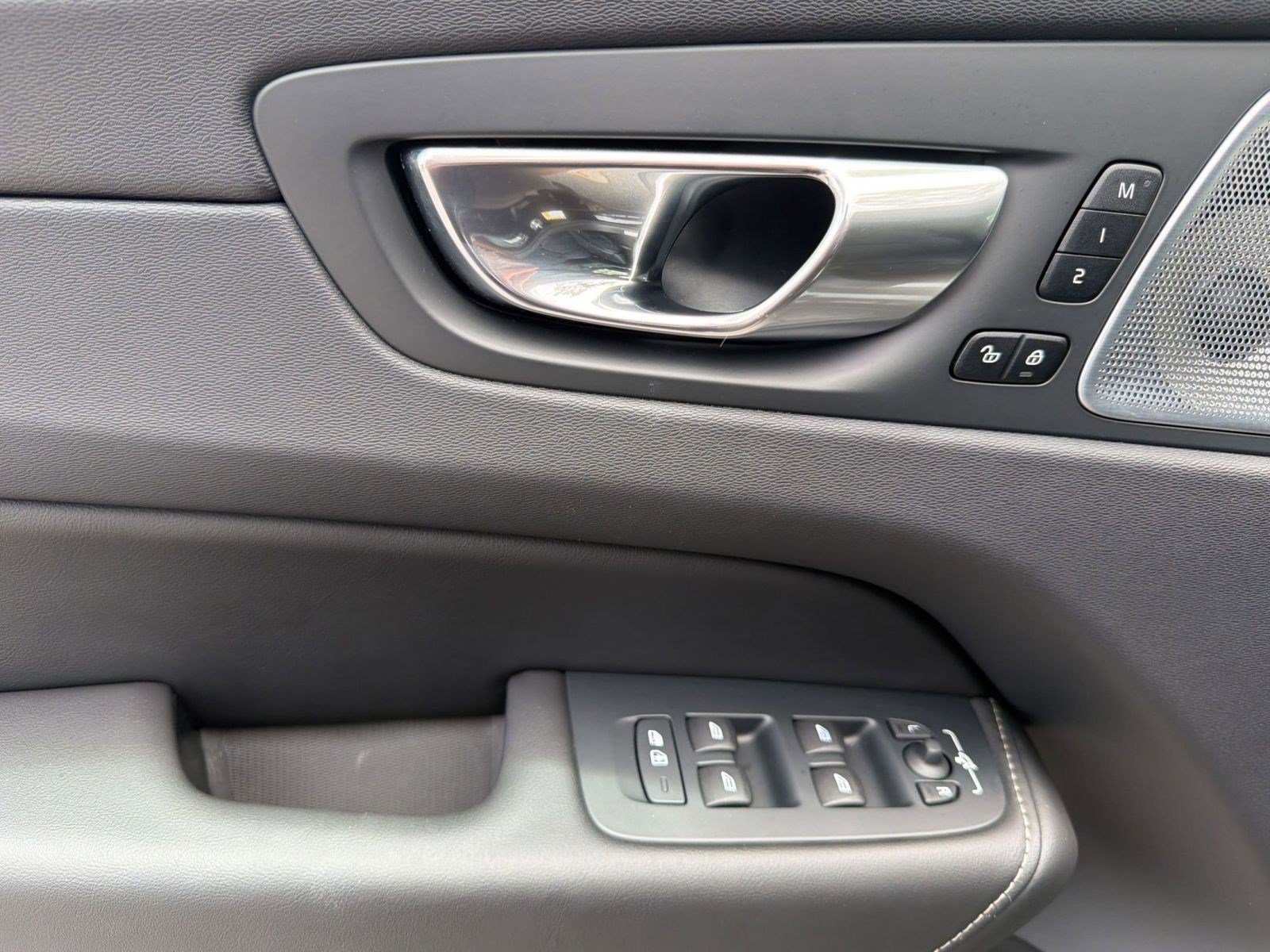 Certified 2024 Volvo XC60 B5 Ultimate AWD/4WD image 11