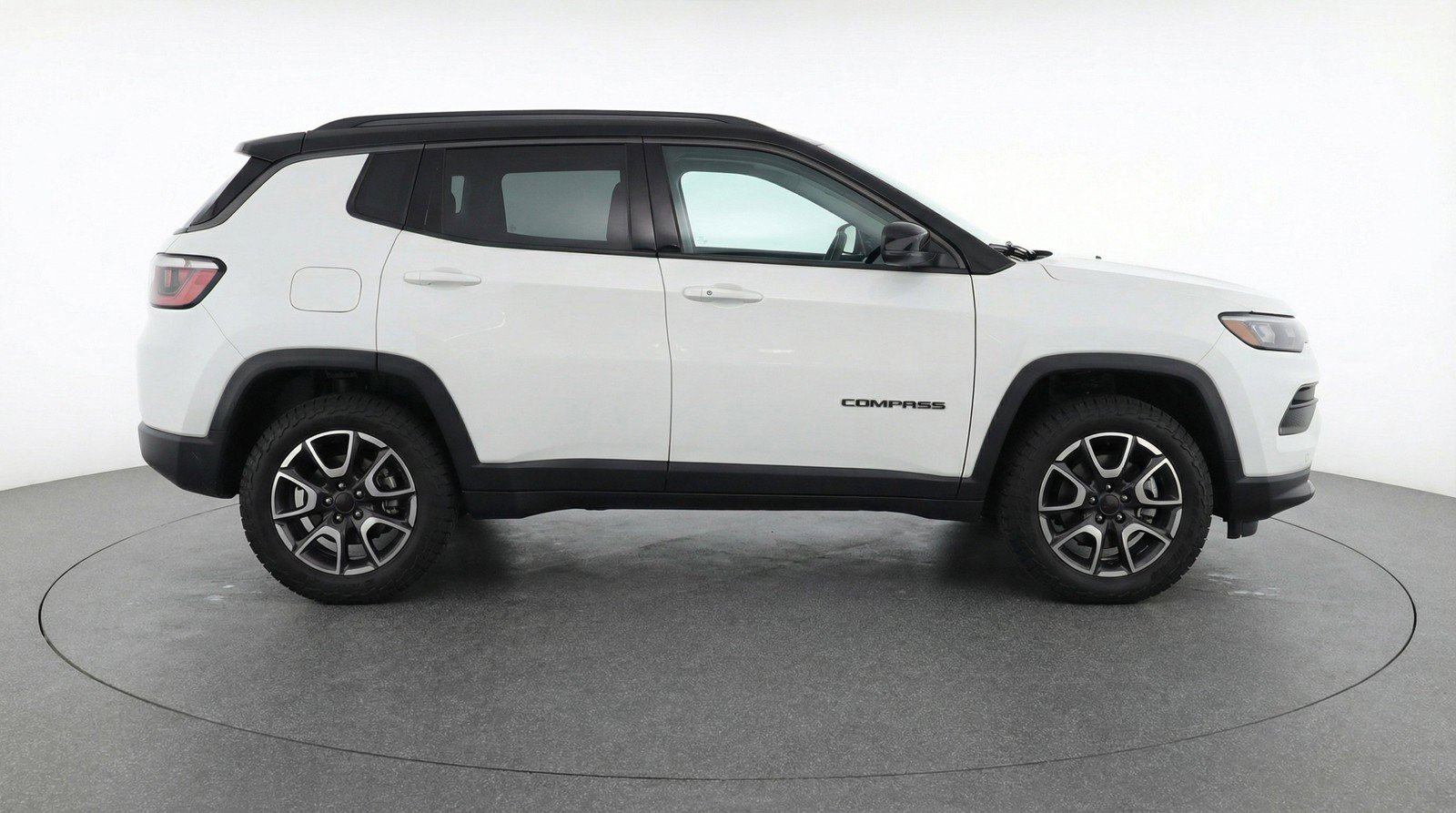 Used 2025 Jeep Compass Trailhawk w/ Trailer Tow Group image 11