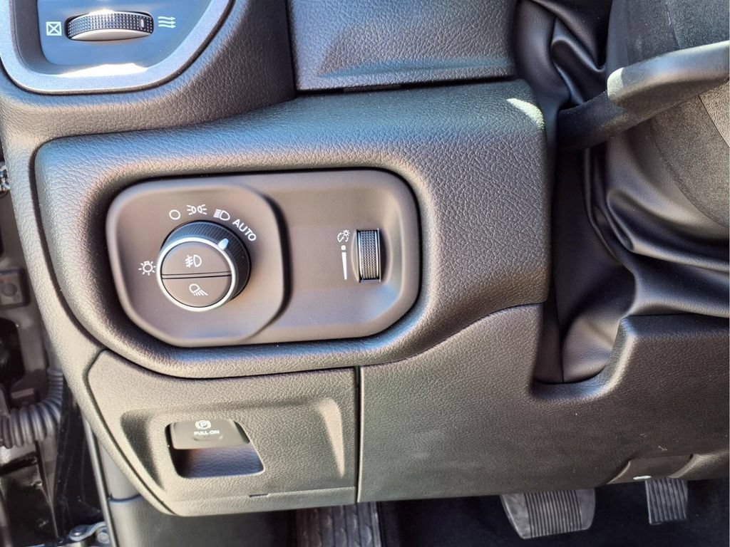 New 2026 RAM 1500 Express AWD/4WD image 24