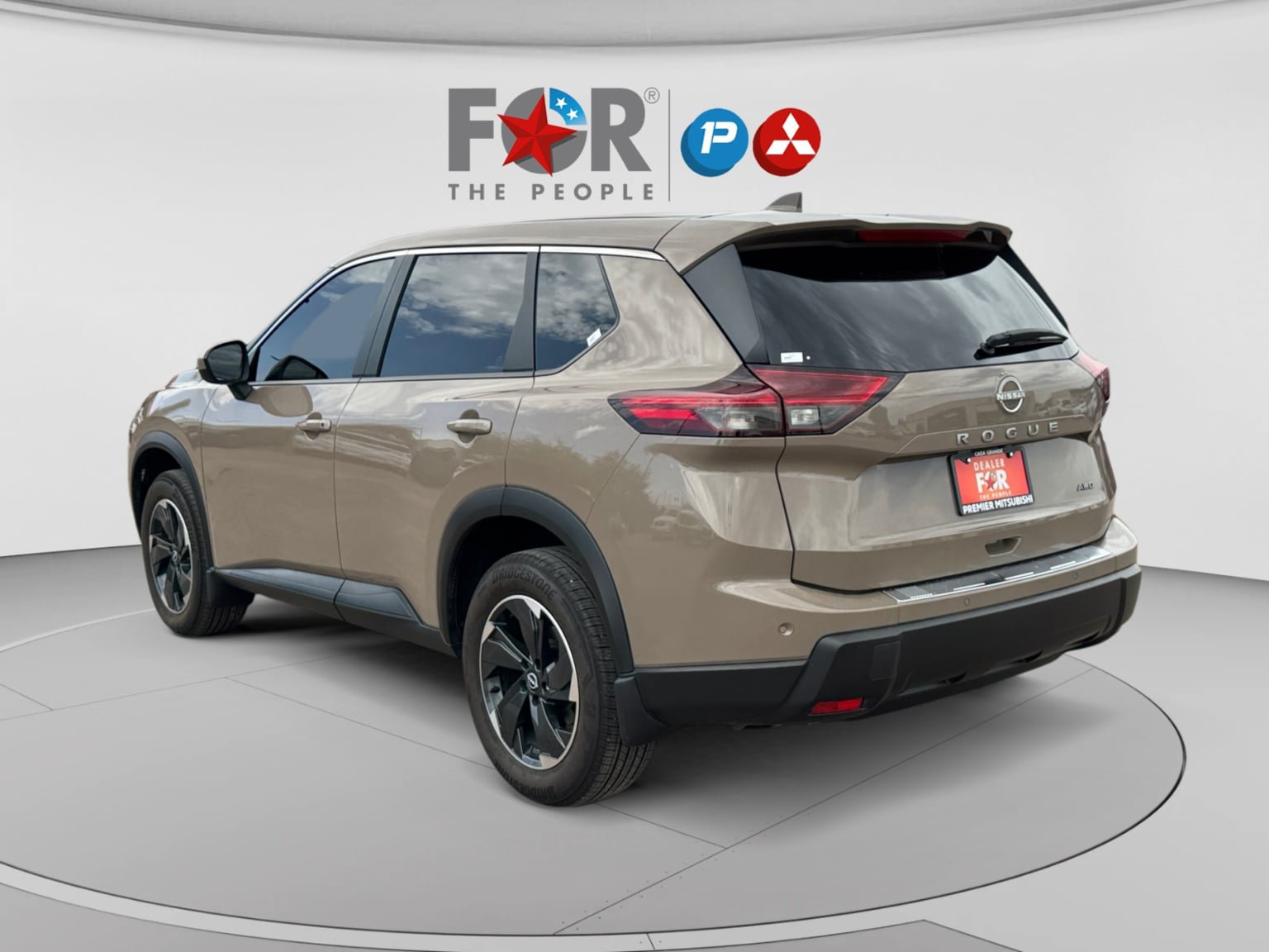 Used 2025 Nissan Rogue SV AWD/4WD image 3