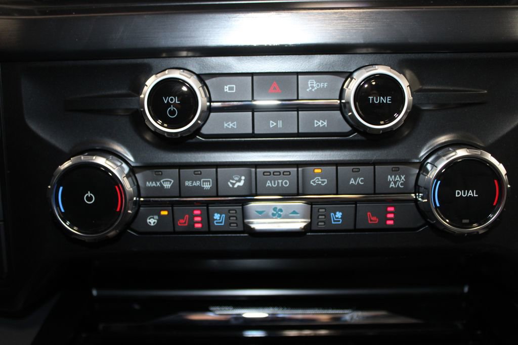 New 2026 Ford F250 Lariat w/ Black Appearance Package image 55