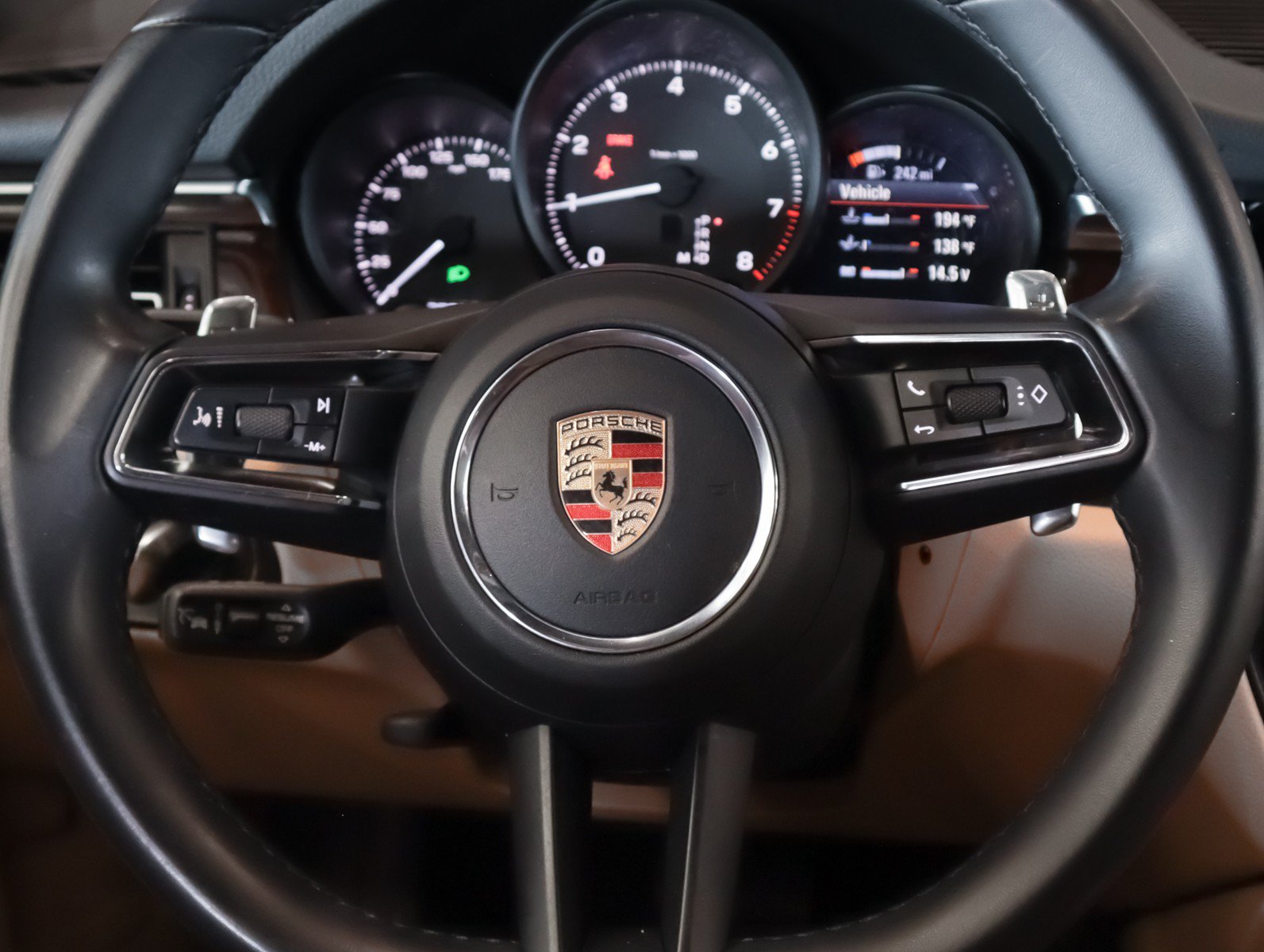Certified 2023 Porsche Macan AWD/4WD image 17