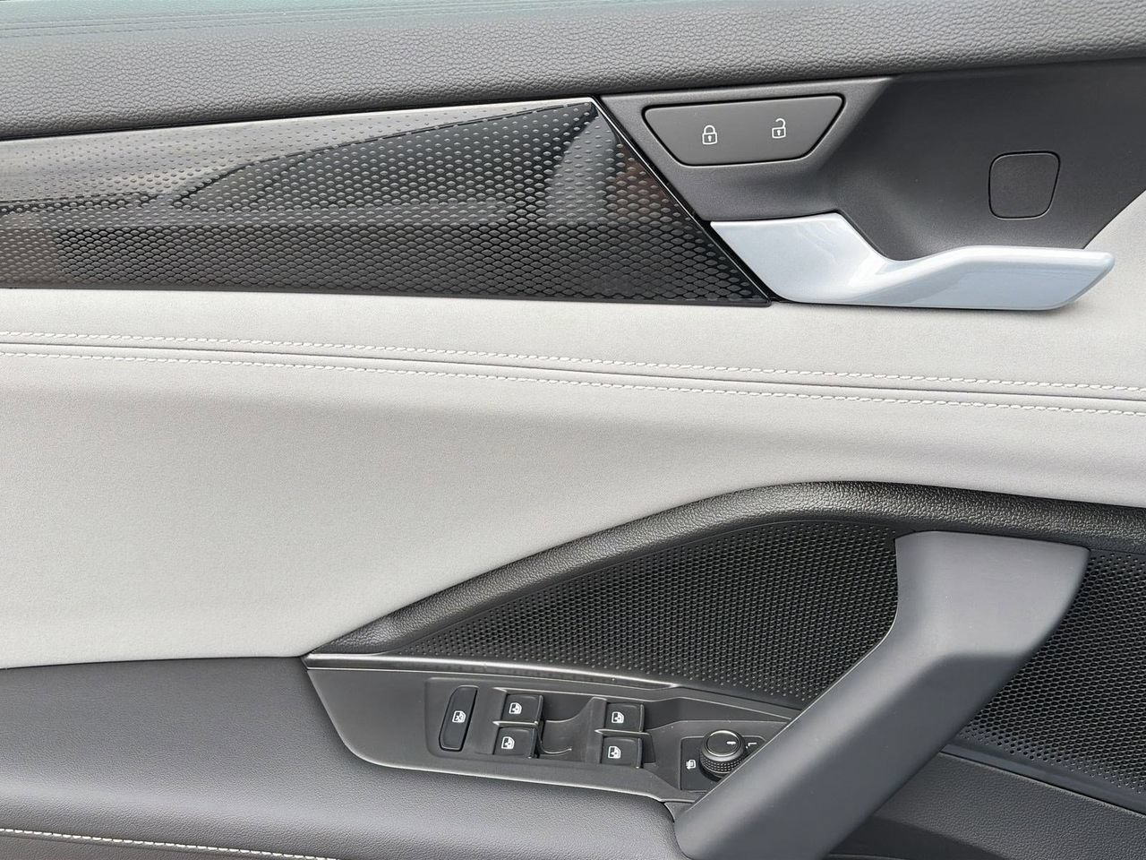New 2026 Volkswagen Tiguan SE AWD/4WD image 17