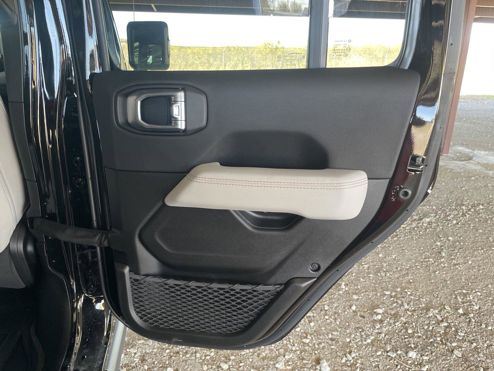 Used 2023 Jeep Gladiator Overland image 34