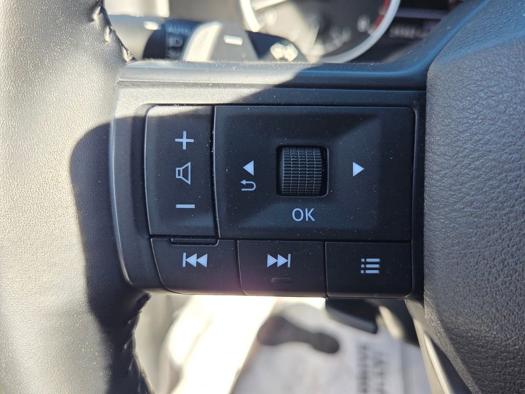 Used 2025 Nissan Rogue SV image 22