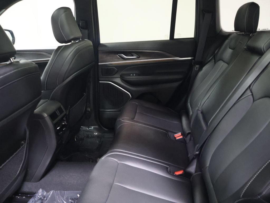 New 2026 Jeep Grand Cherokee Limited AWD/4WD image 11