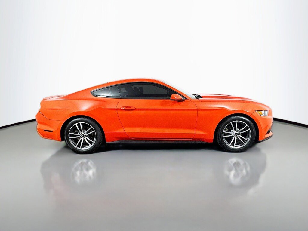 Used 2016 Ford Mustang Coupe image 6