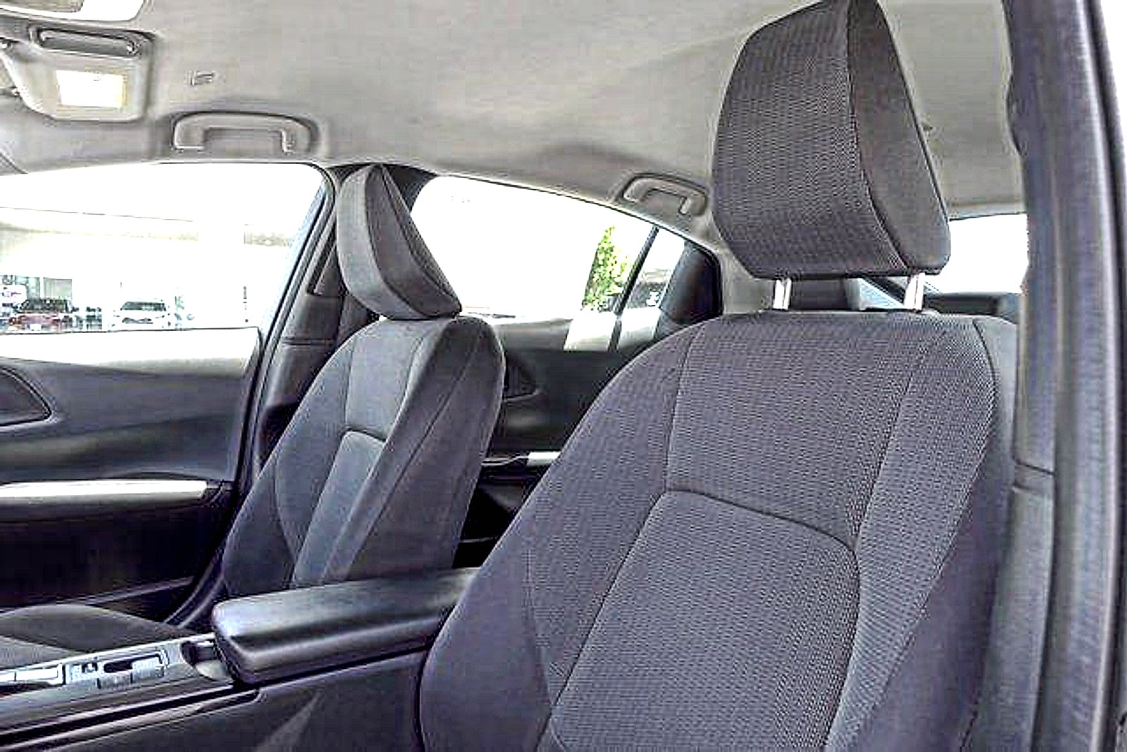 Used 2024 Toyota Prius LE FWD image 11
