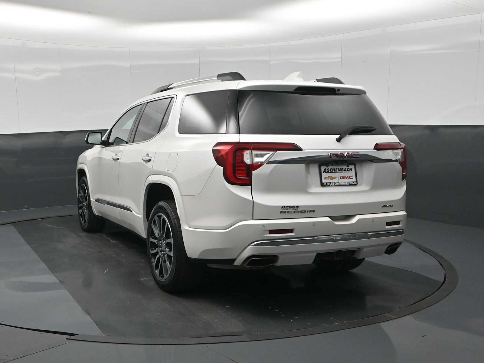 Used 2020 GMC Acadia Denali w/ Technology Package AWD/4WD image 7