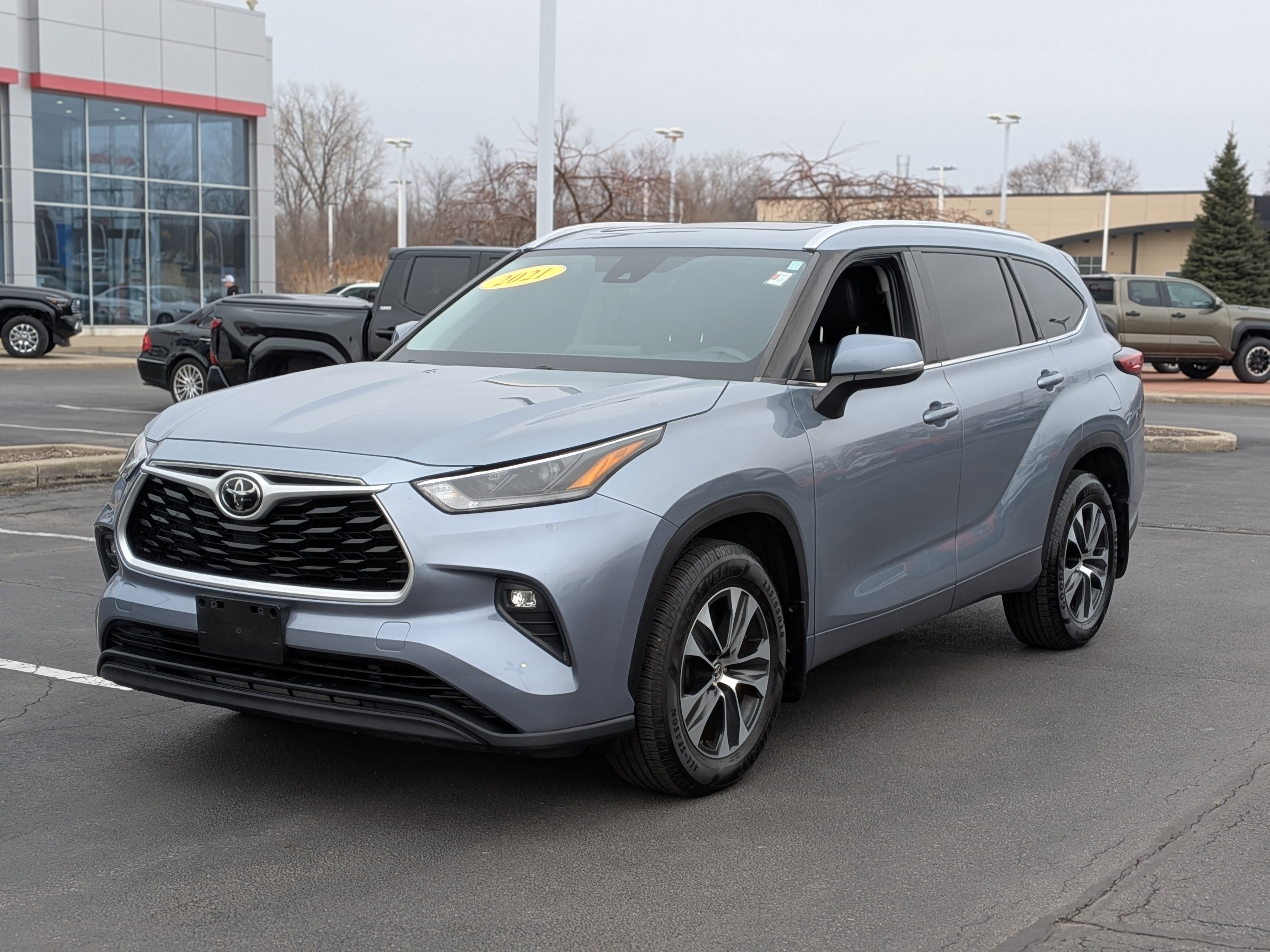Used 2021 Toyota Highlander XLE image 4