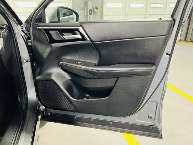 Used 2024 Mitsubishi Outlander SE image 32