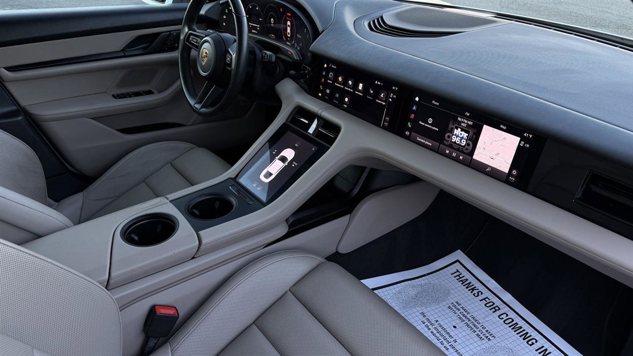 Used 2022 Porsche Taycan image 46