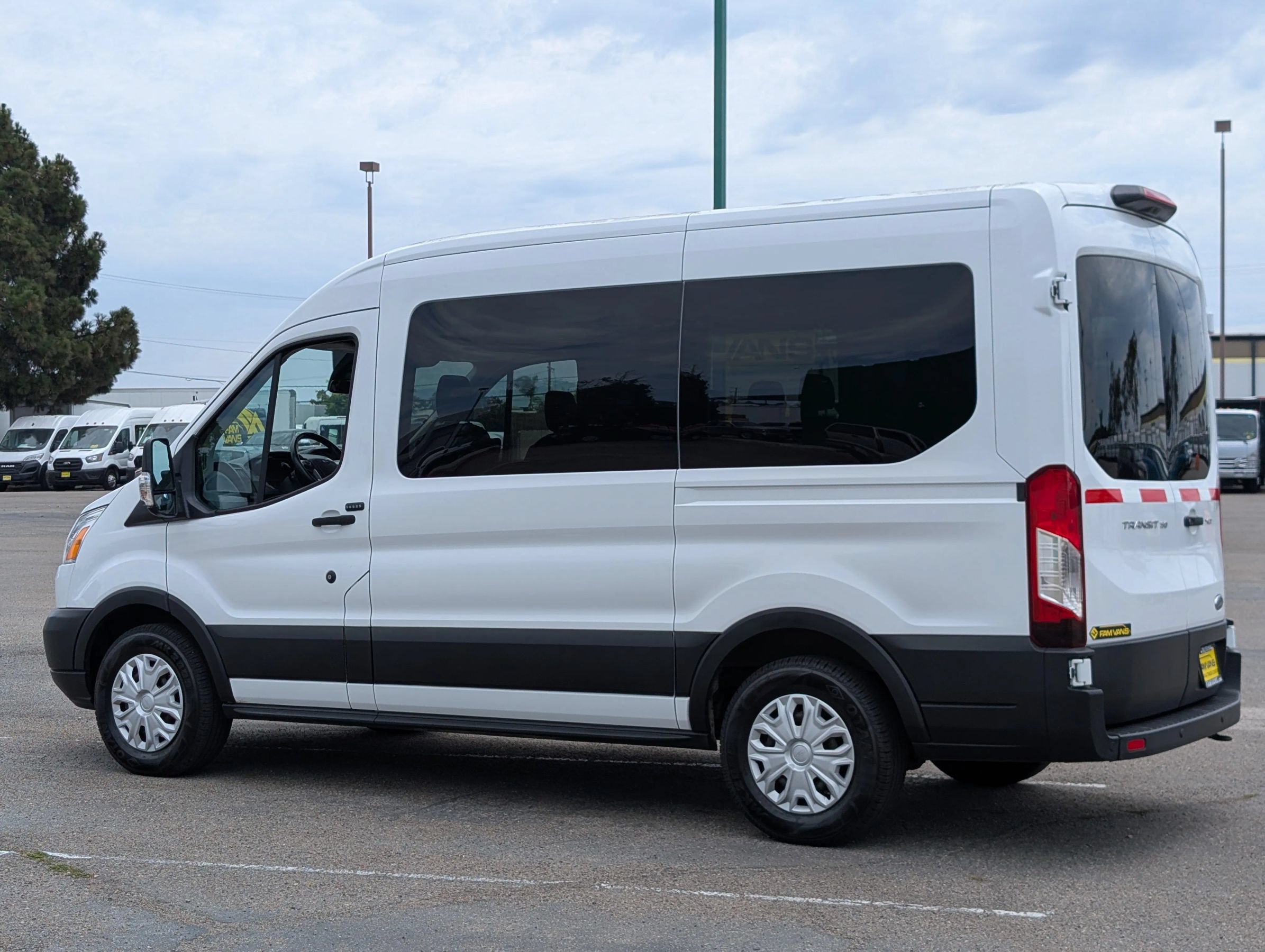 Used 2019 Ford Transit 150 XLT RWD image 5