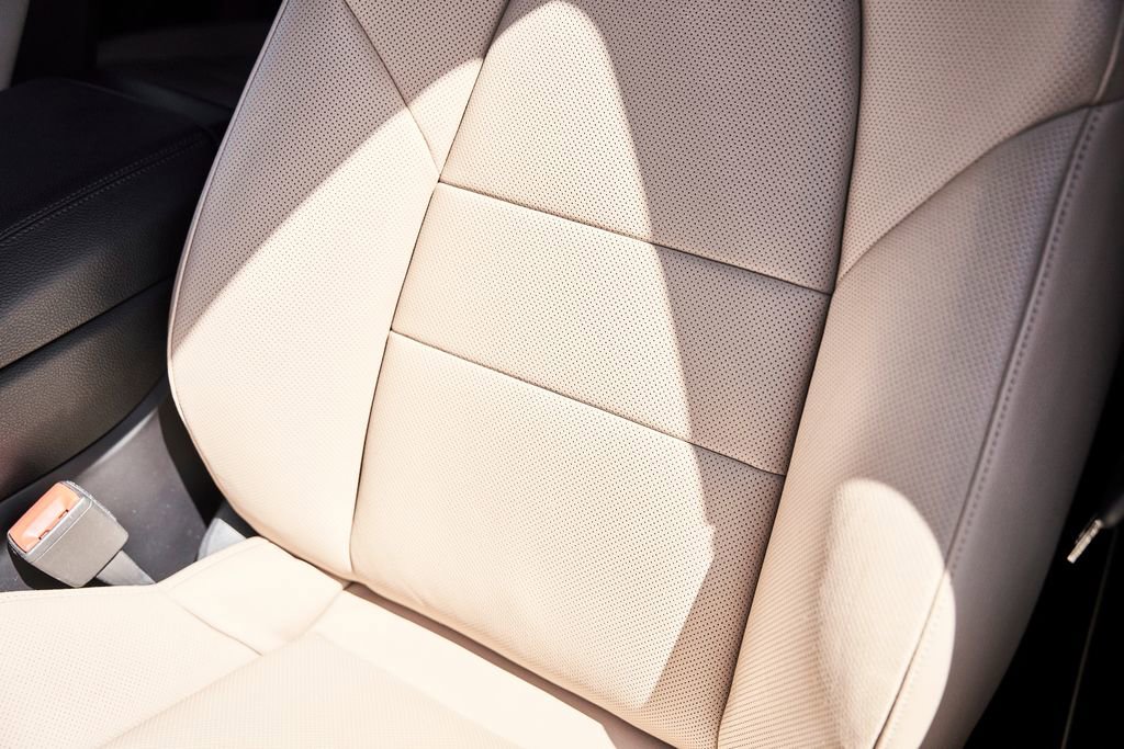 Used 2025 Porsche Cayenne image 44