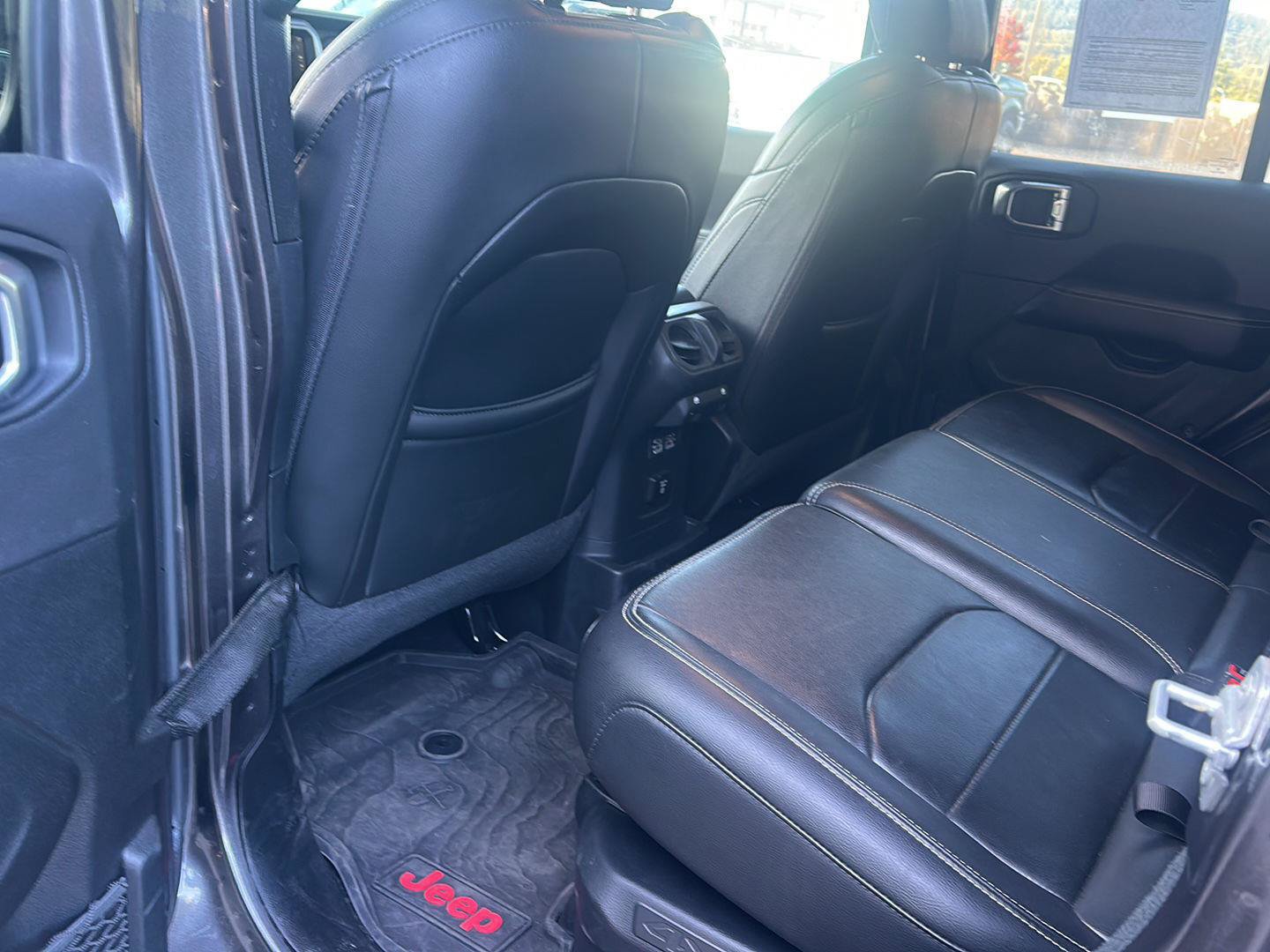 Used 2022 Jeep Wrangler Unlimited Sahara w/ Cold Weather Group AWD/4WD image 9