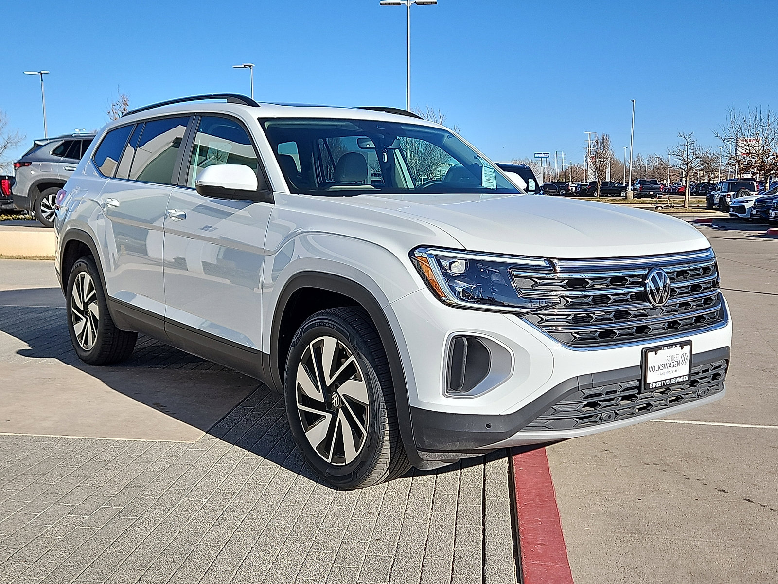 New 2025 Volkswagen Atlas SE image 4