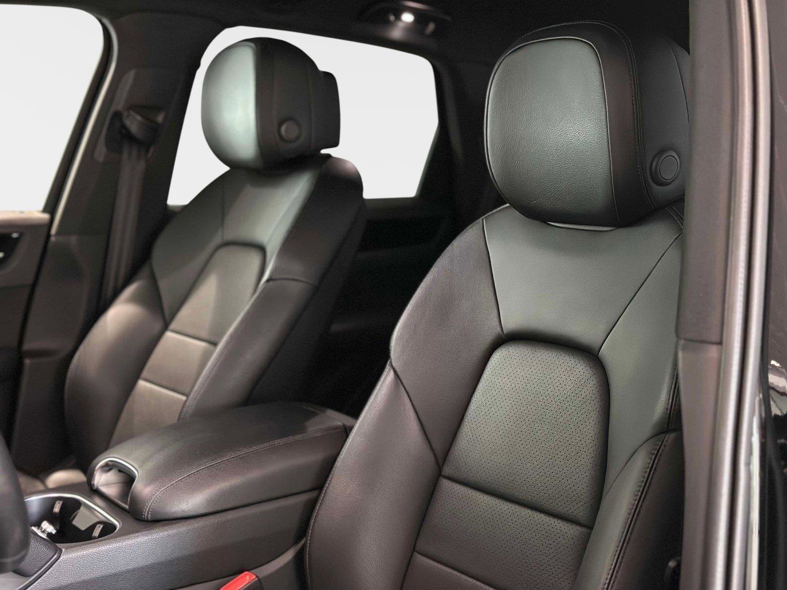 Used 2022 Porsche Cayenne image 5