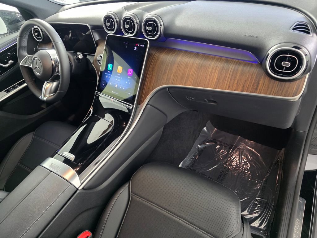 Certified 2025 Mercedes-Benz GLC 300 image 28