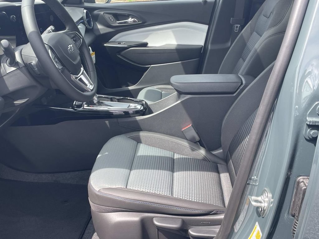 New 2026 Chevrolet Trax LT w/ Sunroof Package FWD image 15