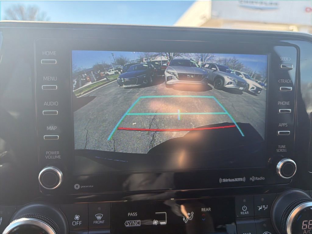 Used 2021 Toyota Highlander XLE image 22