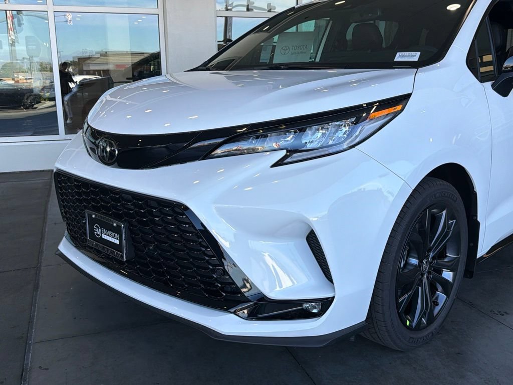New 2026 Toyota Sienna XSE FWD image 3