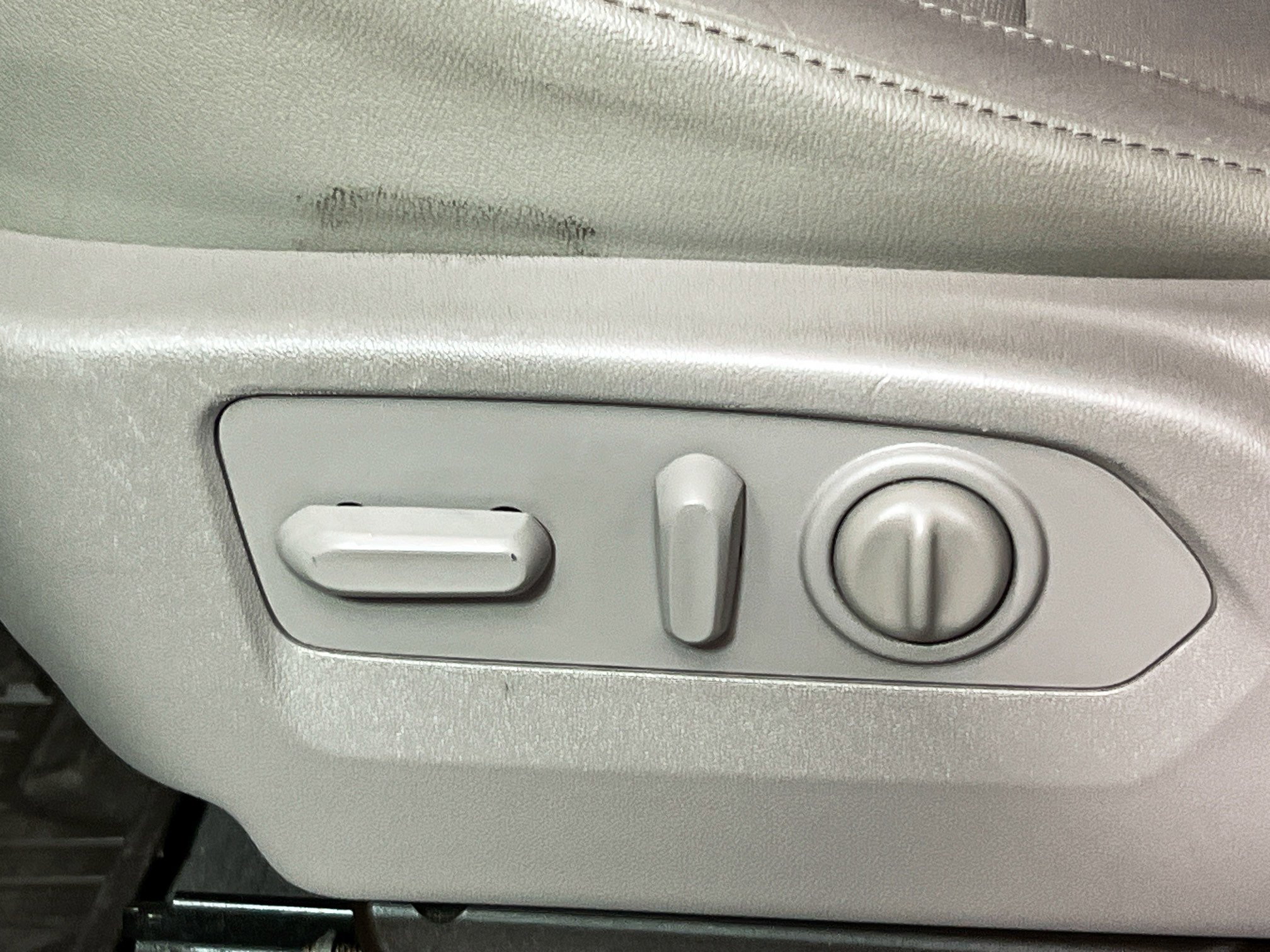 Used 2019 Chevrolet Silverado 1500 LTZ w/ LTZ Plus Package AWD/4WD image 15