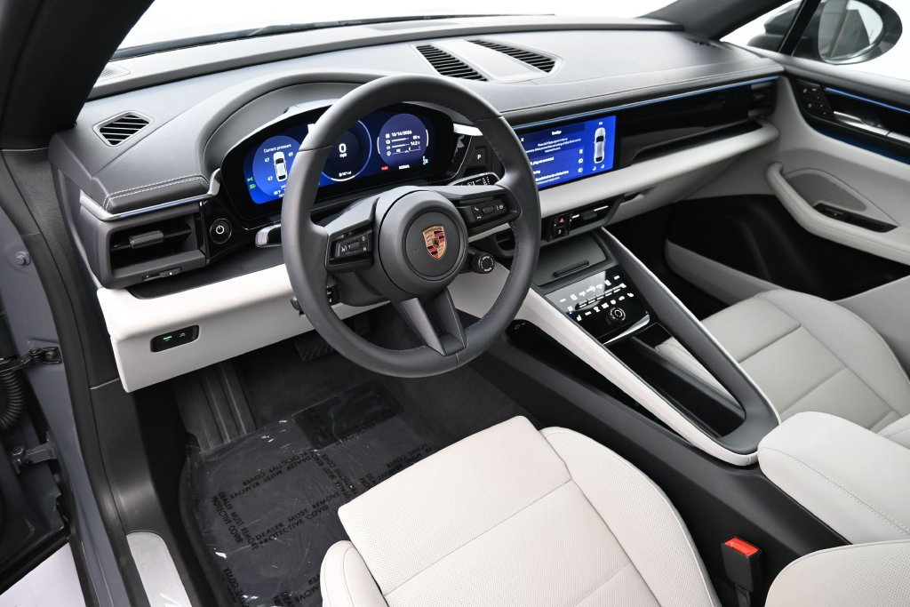Certified 2025 Porsche Macan Electric RWD image 4