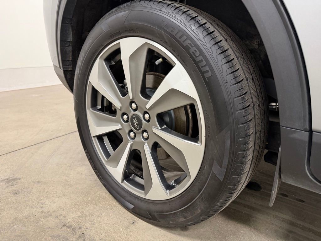 Used 2024 Ford Escape Platinum image 9