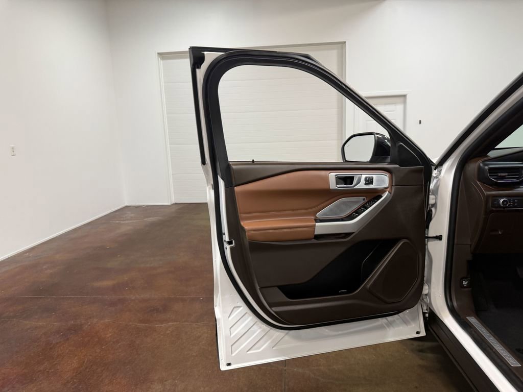 Used 2021 Ford Explorer King Ranch w/ Premium Technology Package image 57