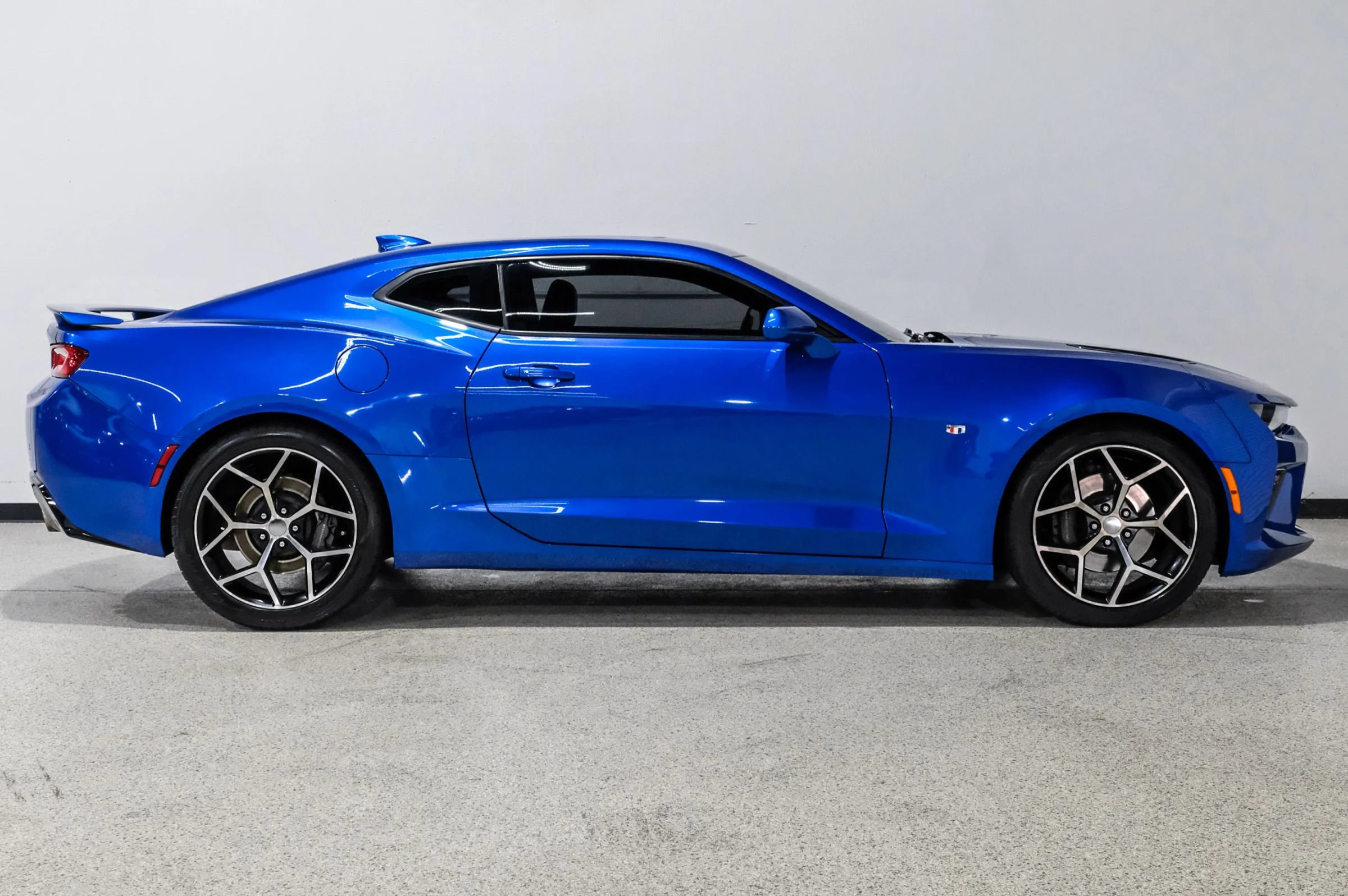 Used 2017 Chevrolet Camaro SS RWD image 5