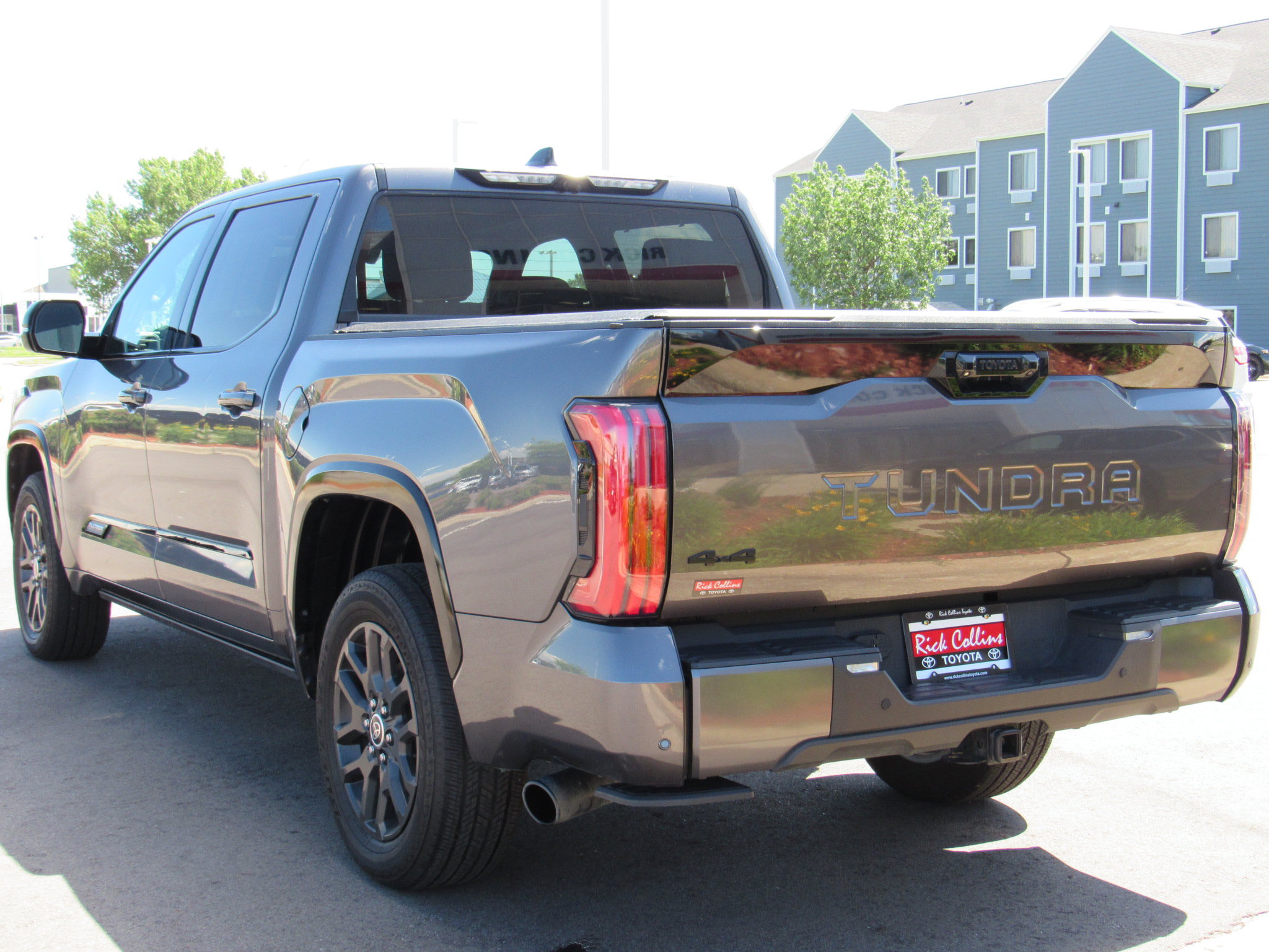 Used 2023 Toyota Tundra Platinum AWD/4WD image 8