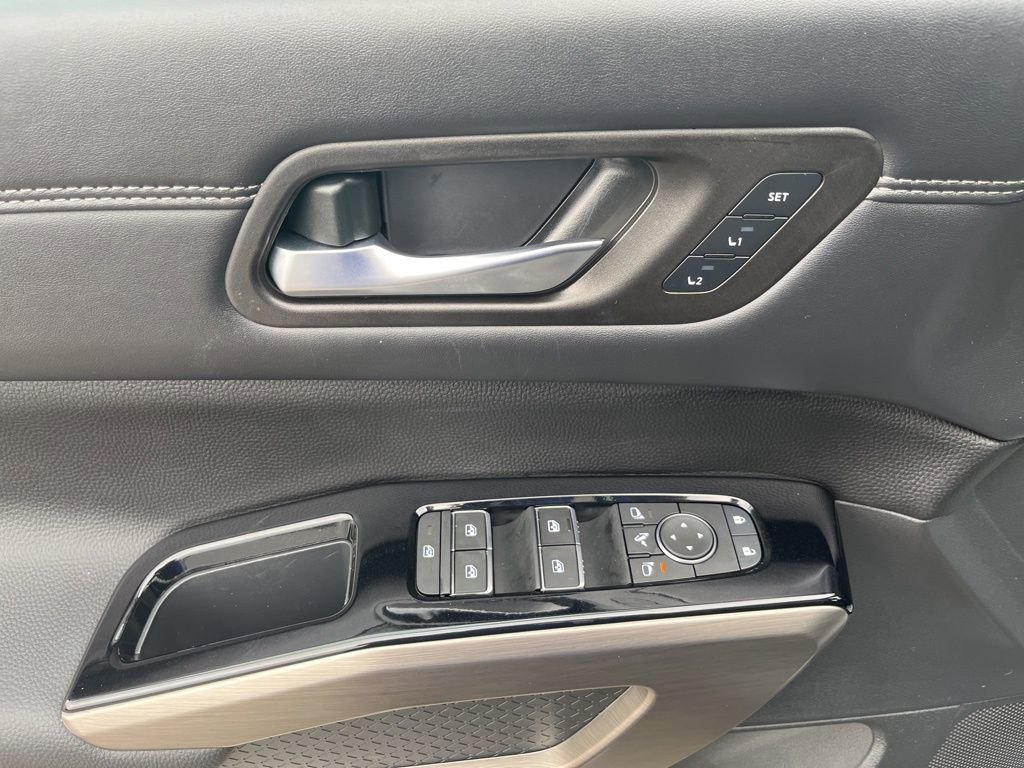 Used 2025 Nissan Pathfinder Platinum w/ Cargo Package image 49