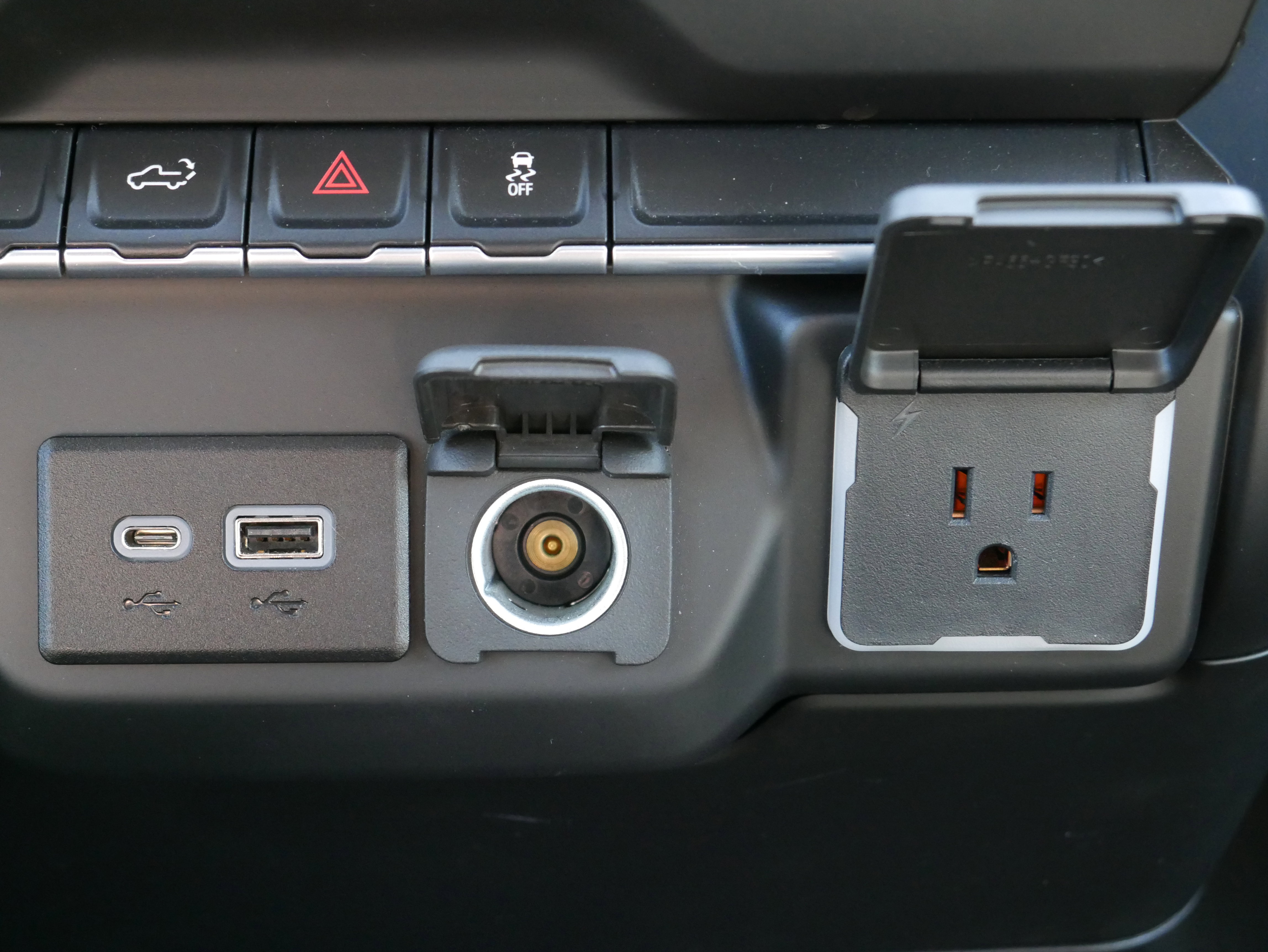 Certified 2023 Chevrolet Silverado 1500 Custom image 19