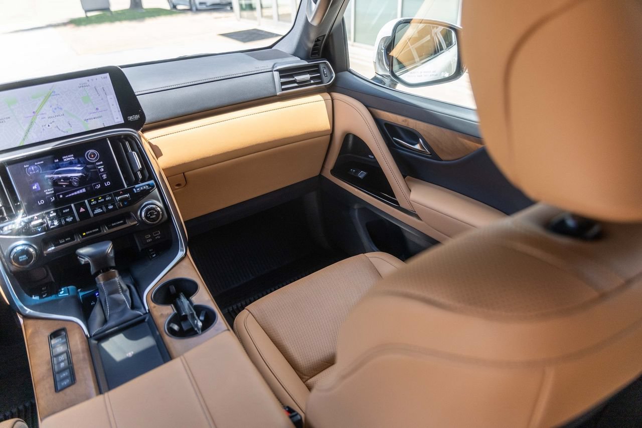 Used 2024 Lexus LX 600 4WD w/ Luxury Package image 39