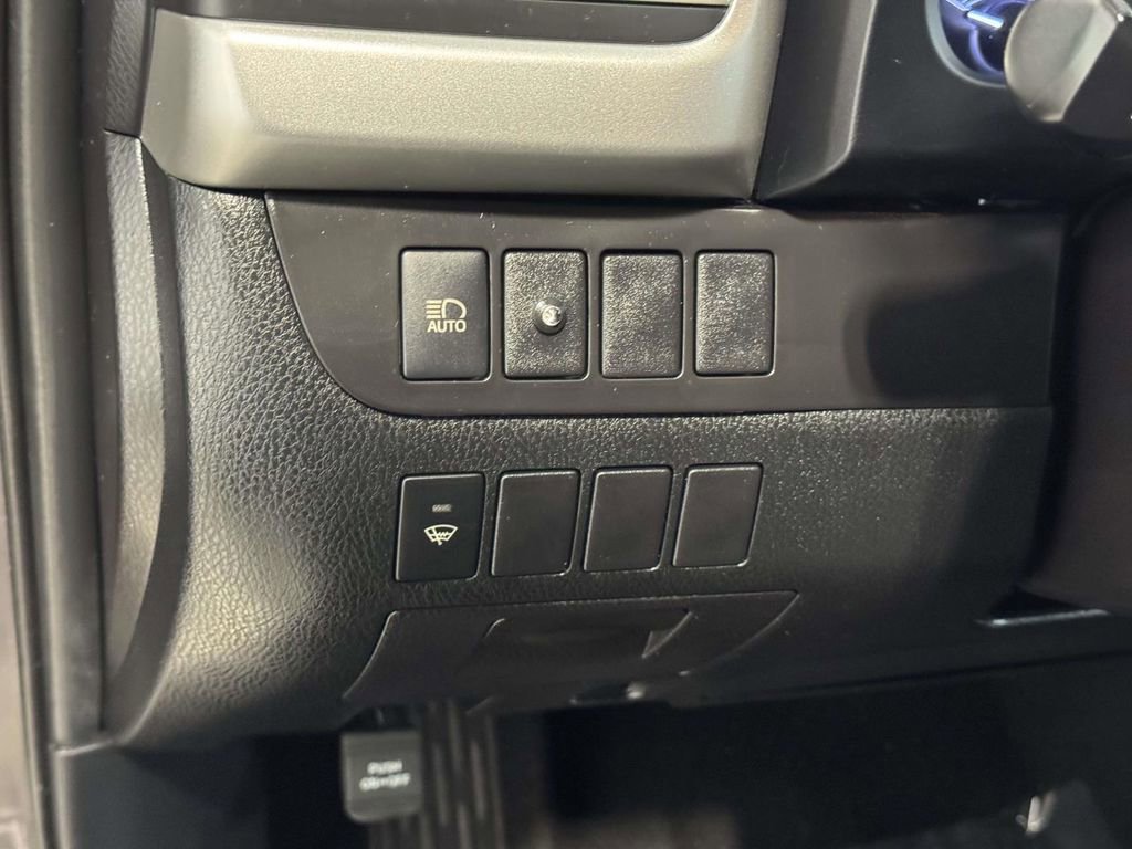 Used 2019 Toyota Highlander LE image 25