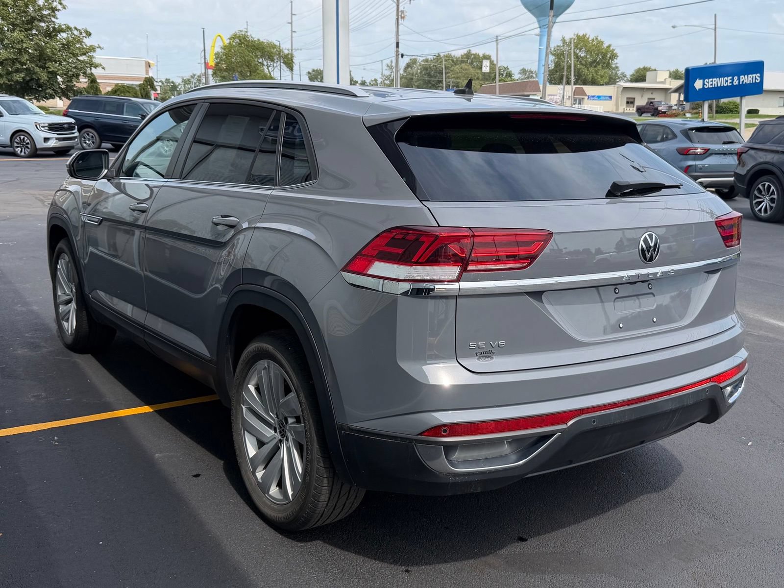 Used 2021 Volkswagen Atlas Cross Sport SE FWD image 5