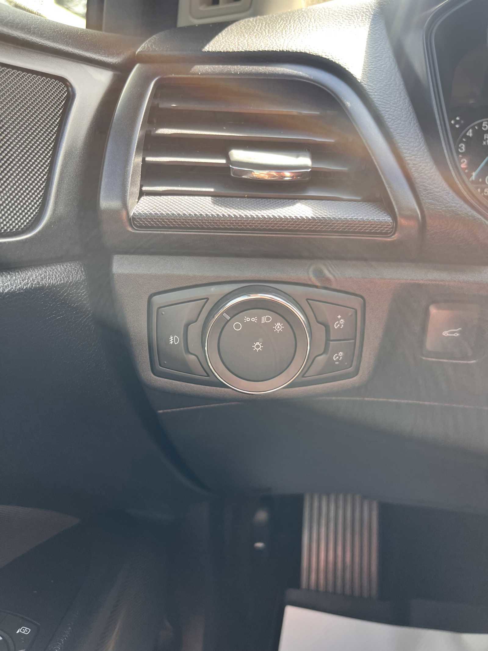 Used 2018 Ford Fusion SE w/ Equipment Group 201A image 15