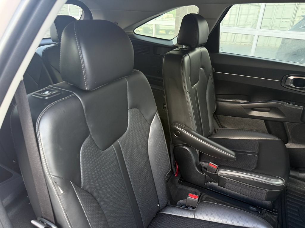 Used 2025 Kia Sorento EX AWD/4WD image 43