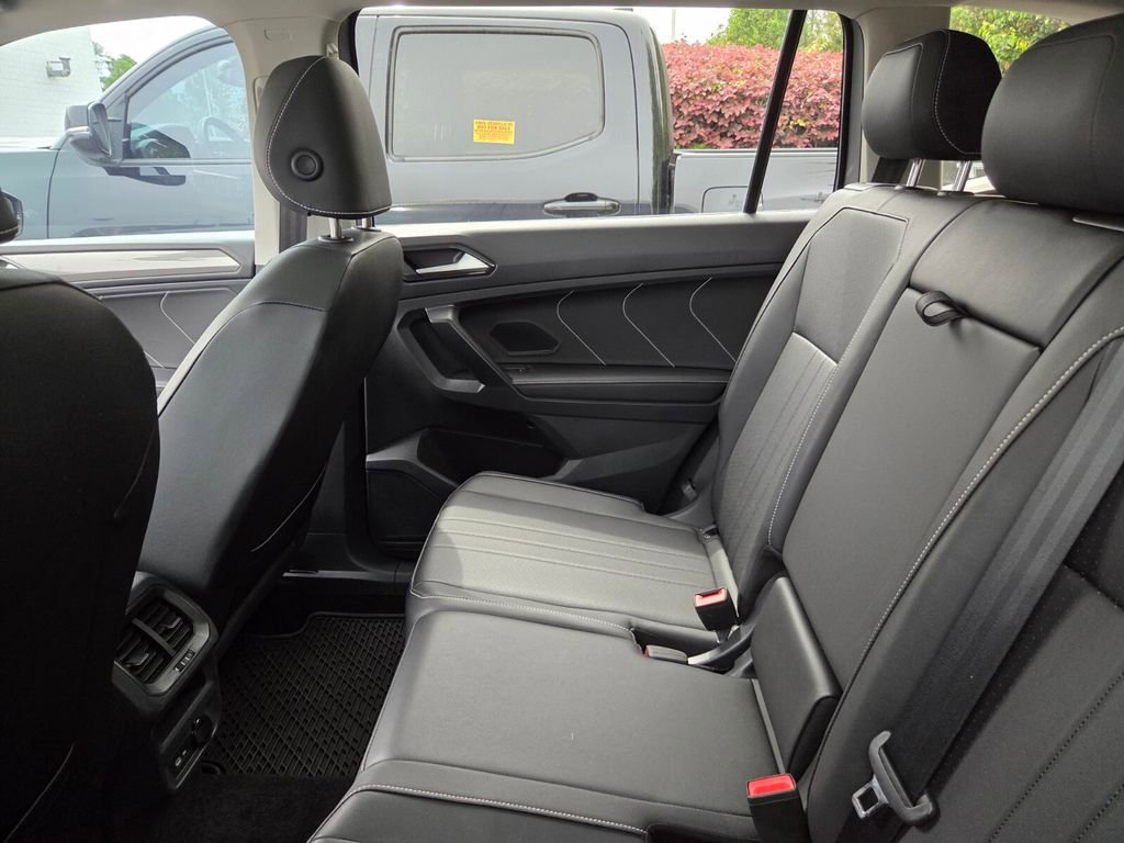 Used 2023 Volkswagen Tiguan SE image 7