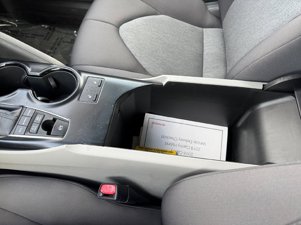 Used 2018 Toyota Camry LE FWD image 28