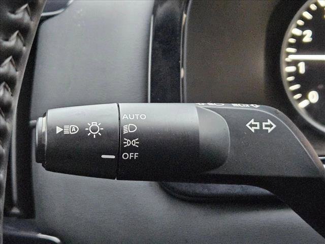 Used 2025 Nissan Pathfinder SV image 25
