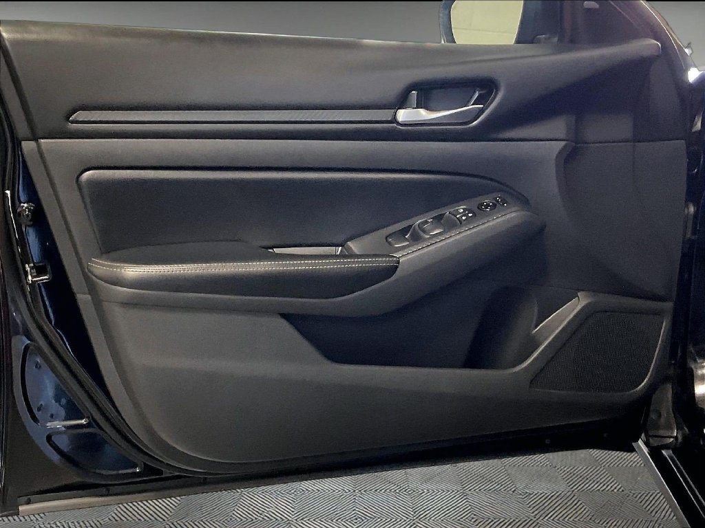 Certified 2024 Nissan Altima 2.5 SV FWD image 9