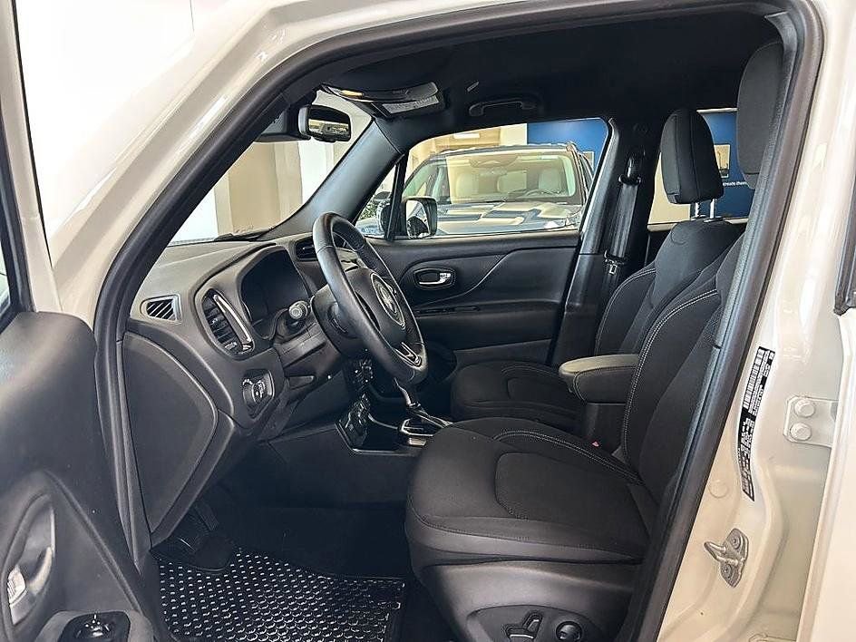 Used 2022 Jeep Renegade Altitude w/ Convenience Group image 10