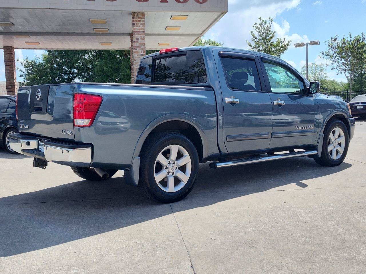 Used 2010 Nissan Titan LE RWD image 8