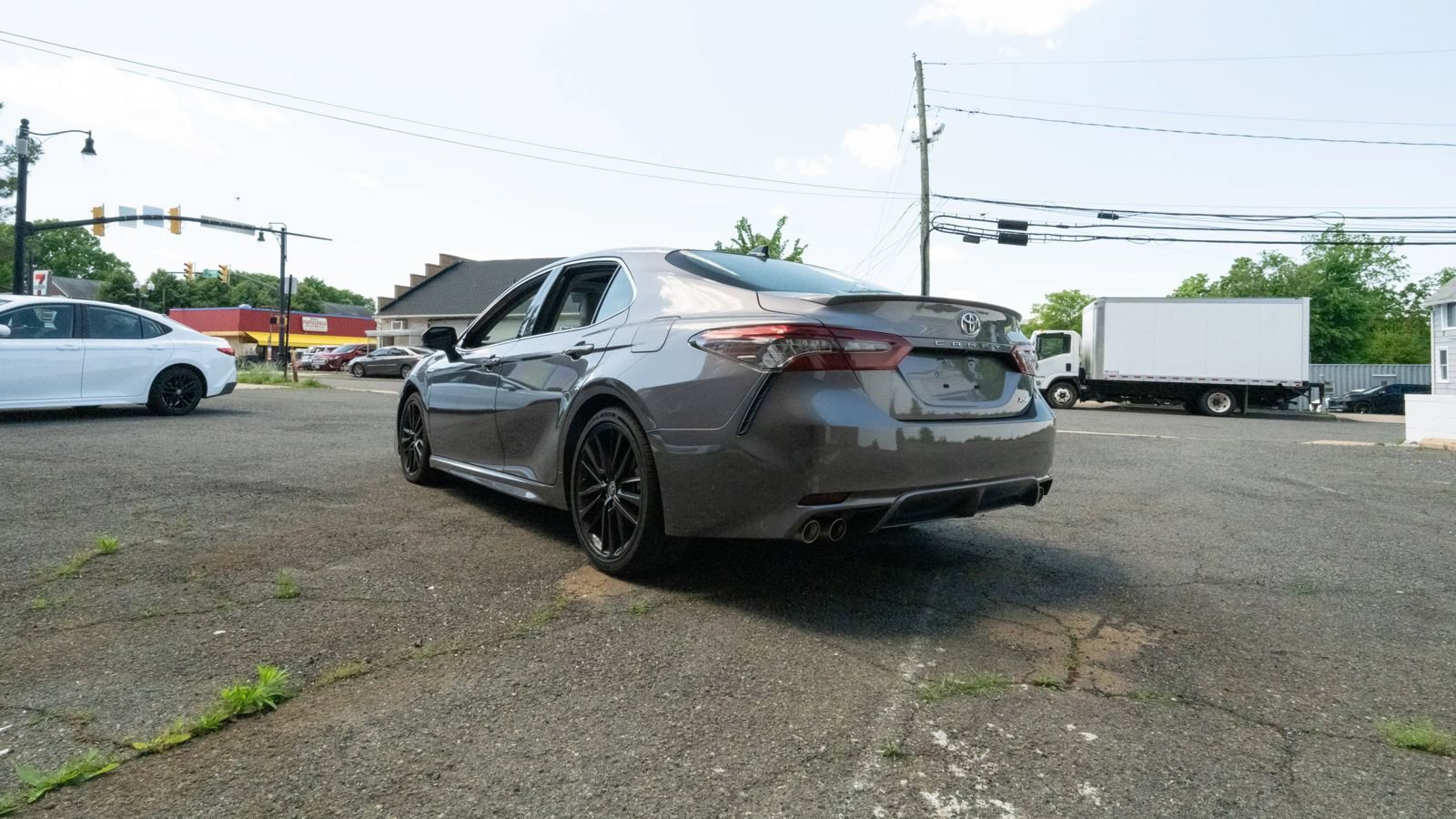 Used 2023 Toyota Camry XSE FWD image 5